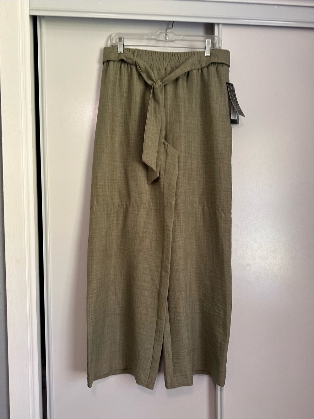 Tie-Waist Wide Leg Pants in Olive